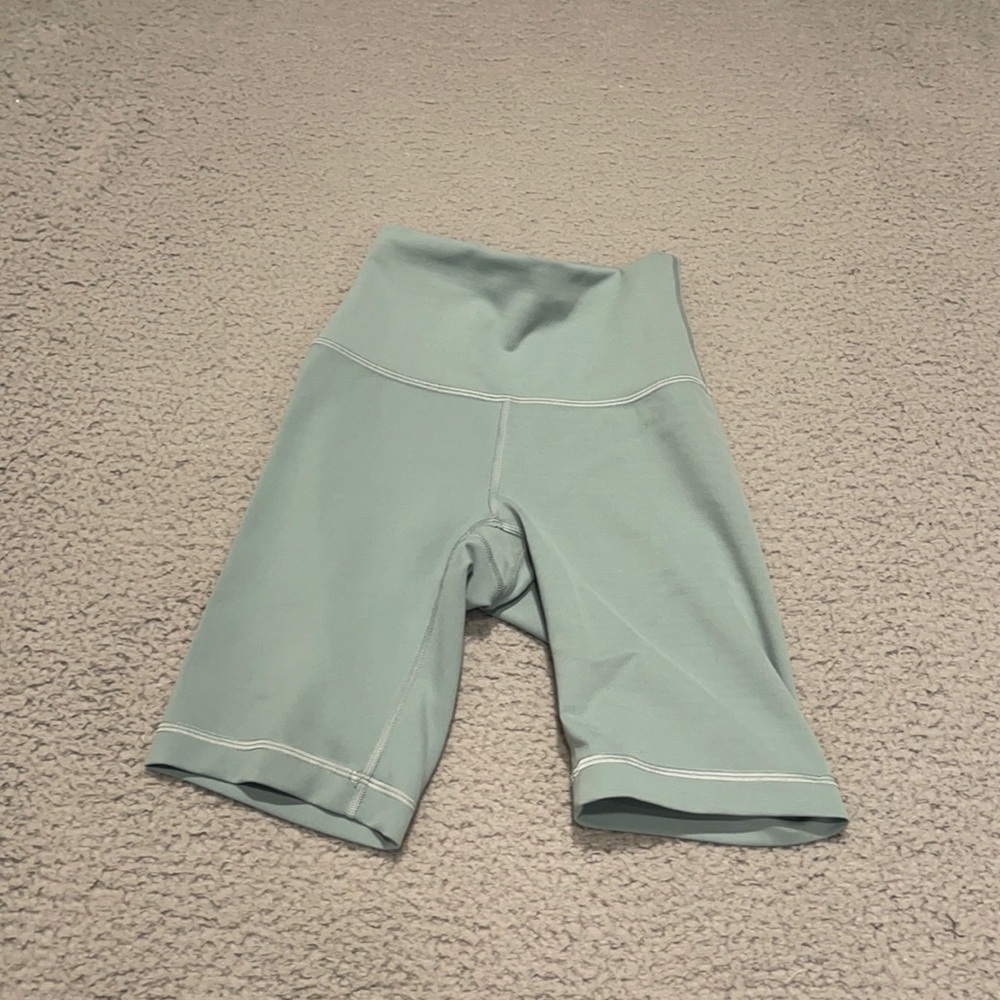 Lululemon Wunder Train Contour Fit High-Rise Short 8" Misty Glade size 2